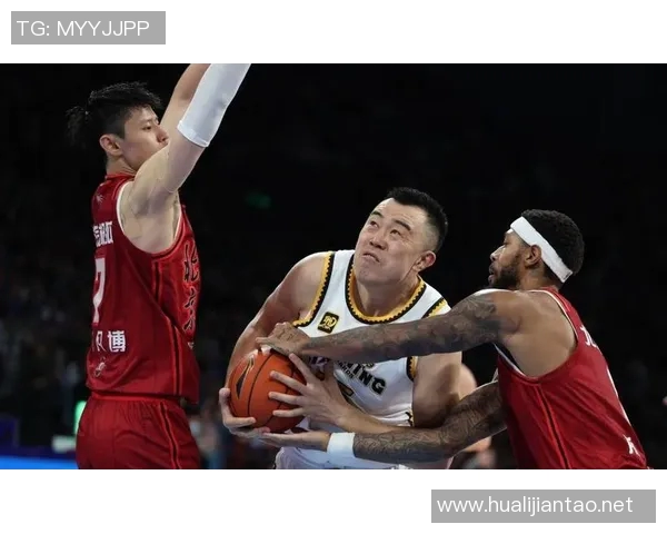 CBA焦点战北京队迎战深圳队争夺季后赛名额的关键对决 CBA焦点战北京队迎战深圳队争夺季后赛名额的关键对决
